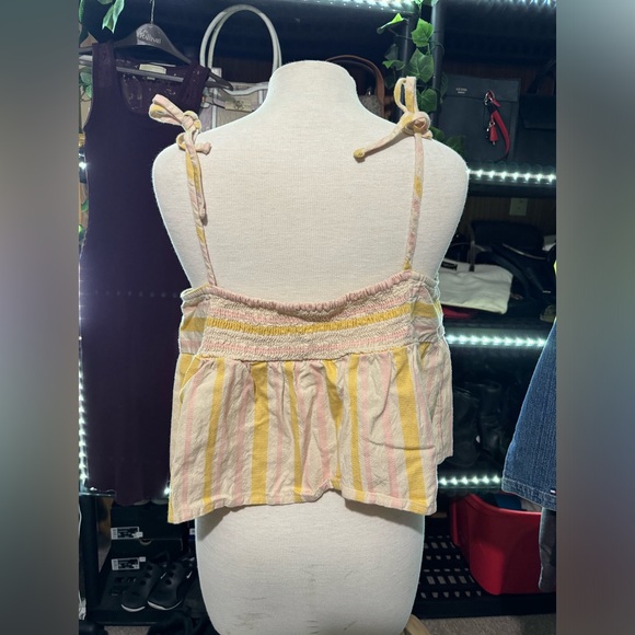 ROXY! Maui Nix 'Open Eyes' Tank Top in Medium. Well made with detailing! - Picture 2 of 3